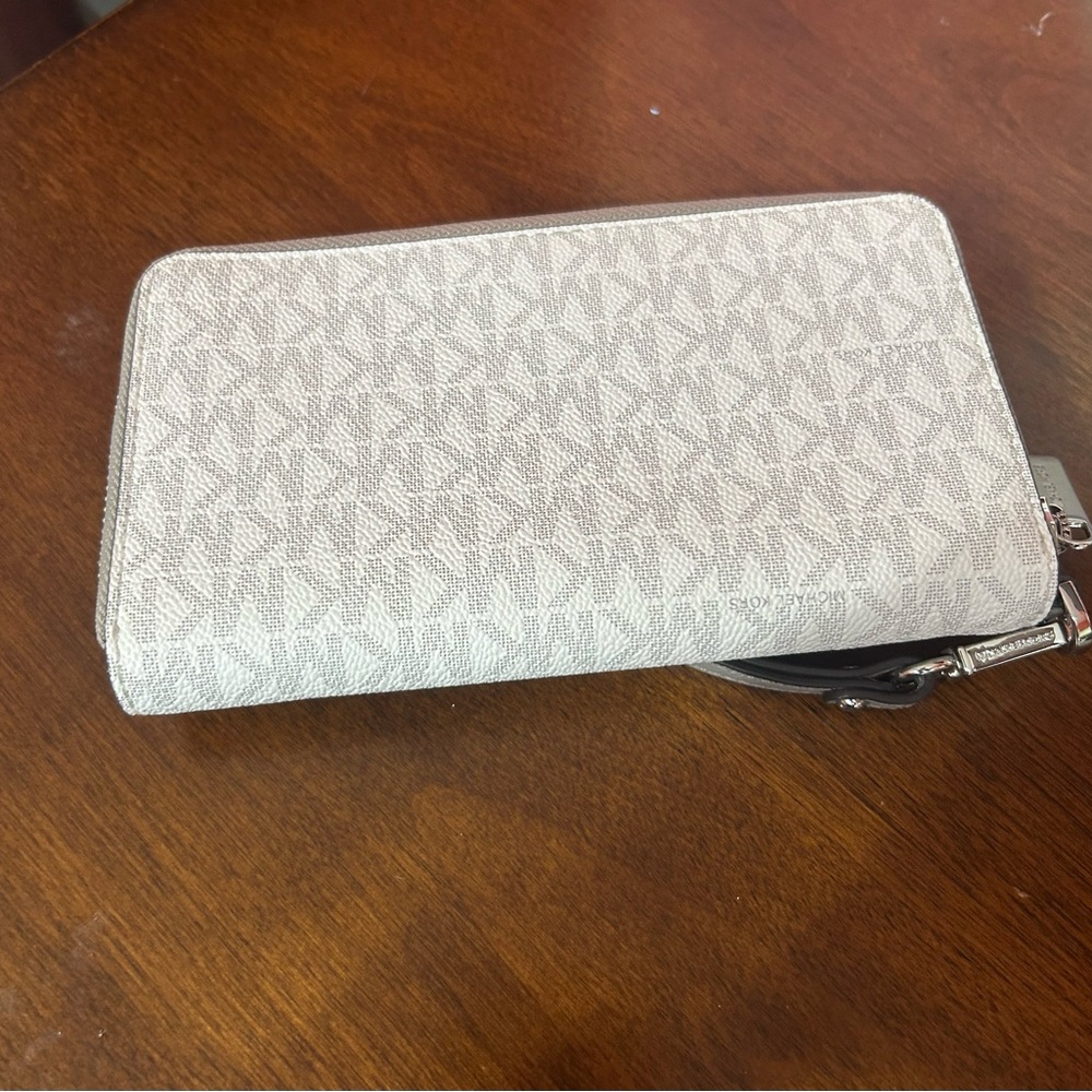 Michael Kors White and Gray Signature Wristlet Wallet - Picture 2 of 4